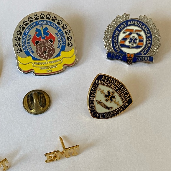 Alberta EMS Pins - Picture 3 of 10